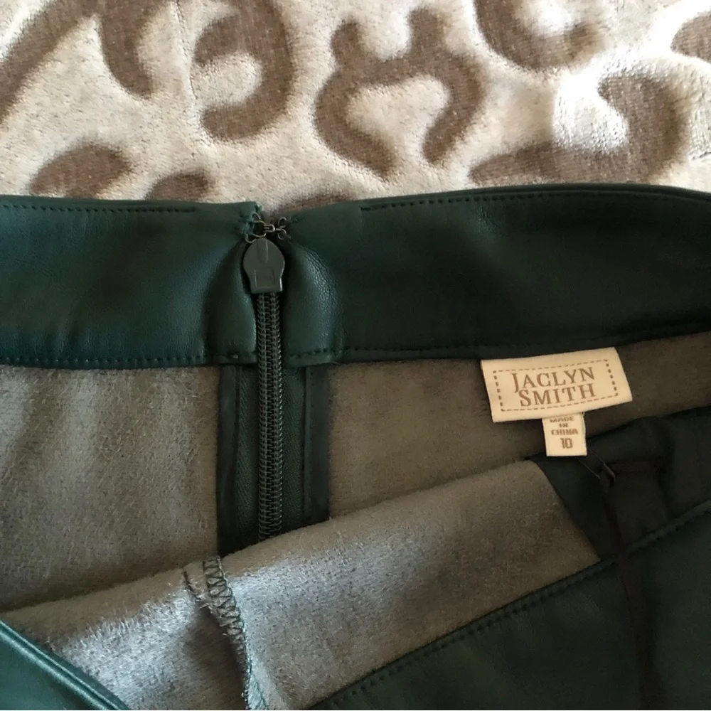 Jaclyn Smith Faux Leather skirt size 10 - Picture 4 of 7